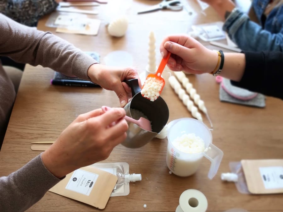 Atelier bougie et fleurs séchées rituel à Annecy (74)