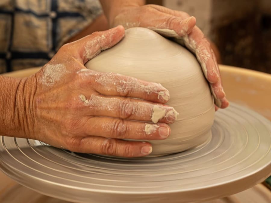 Initiation au tour de potier à Lansargues (34)