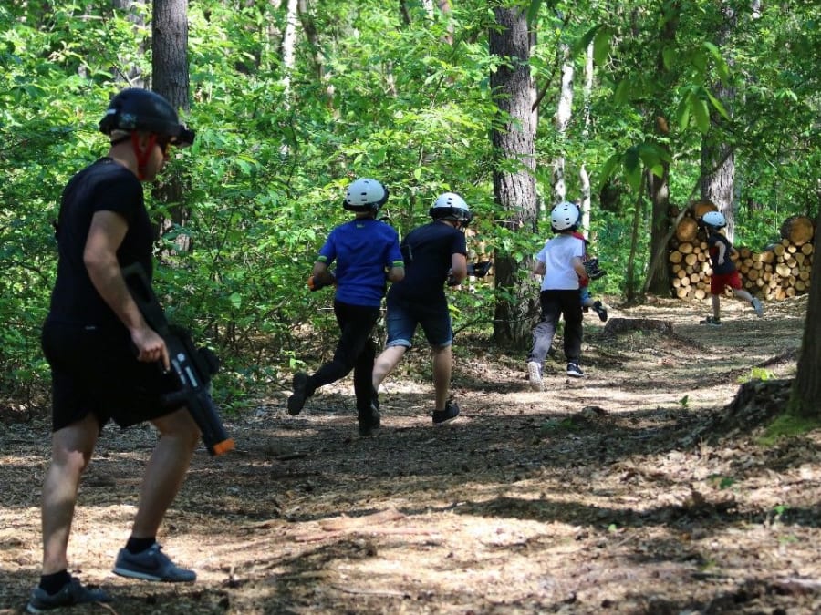 Juego láser al aire libre en Bruyères-le-Châtel (91)
