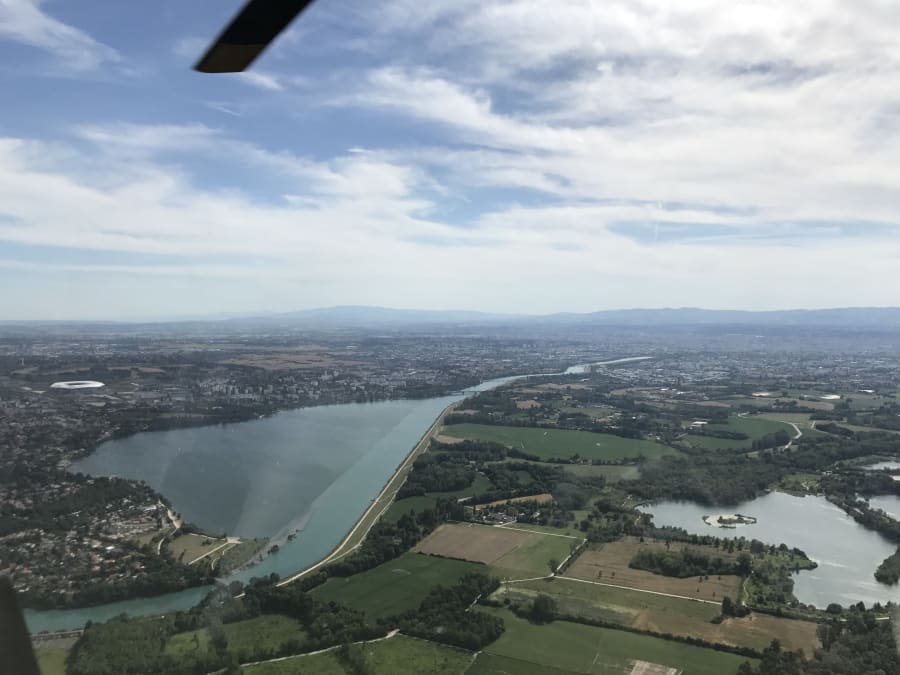 Vuelo en helicóptero sobre el oeste de Lyon (69)