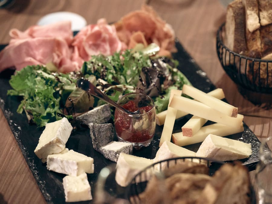 Team Building dégustation 5 vins avec accord fromage ou chocolat