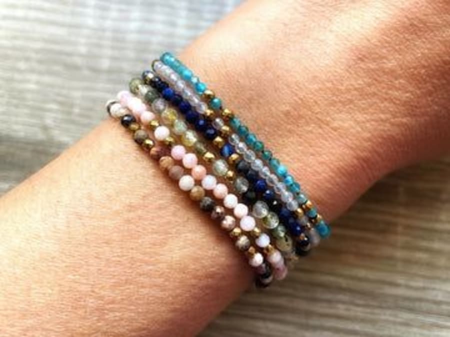 Natural stone jewelry workshop in Paris 15th arrondissement