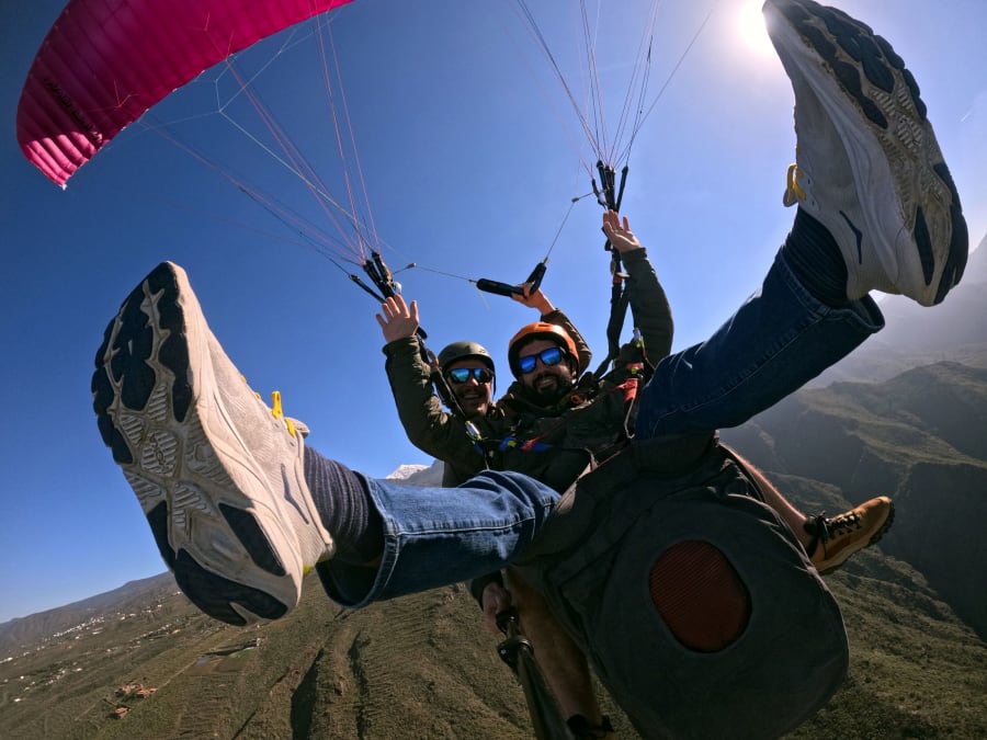Vuelo de alto rendimiento en parapente tándem en Adeje, Tenerife