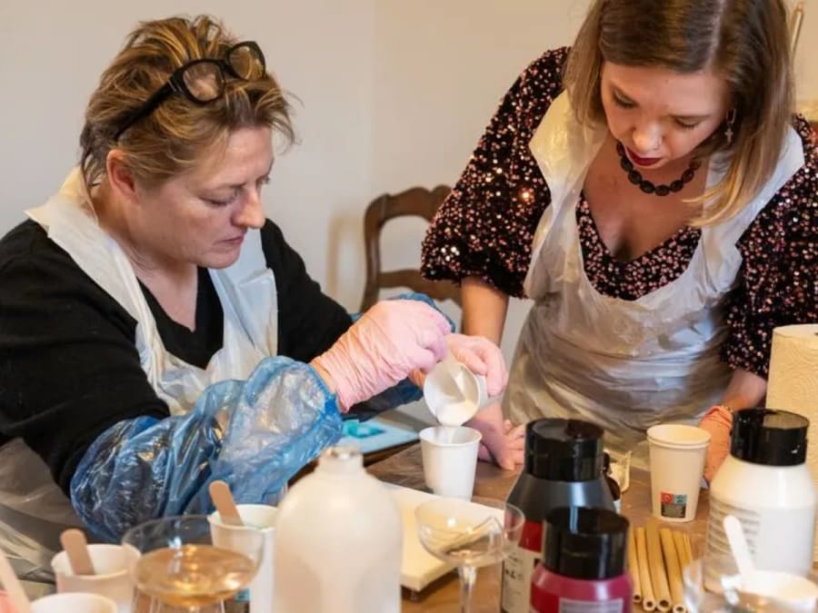 Team Building Peinture fluide sur toile avec un apéro à Dijon
