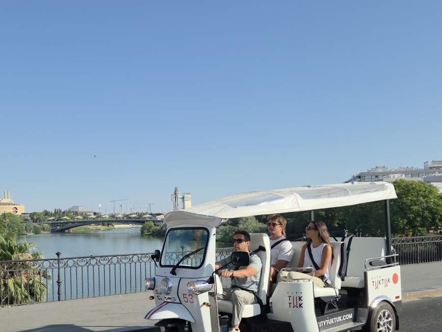 Tour alla scoperta di Siviglia in tuk-tuk