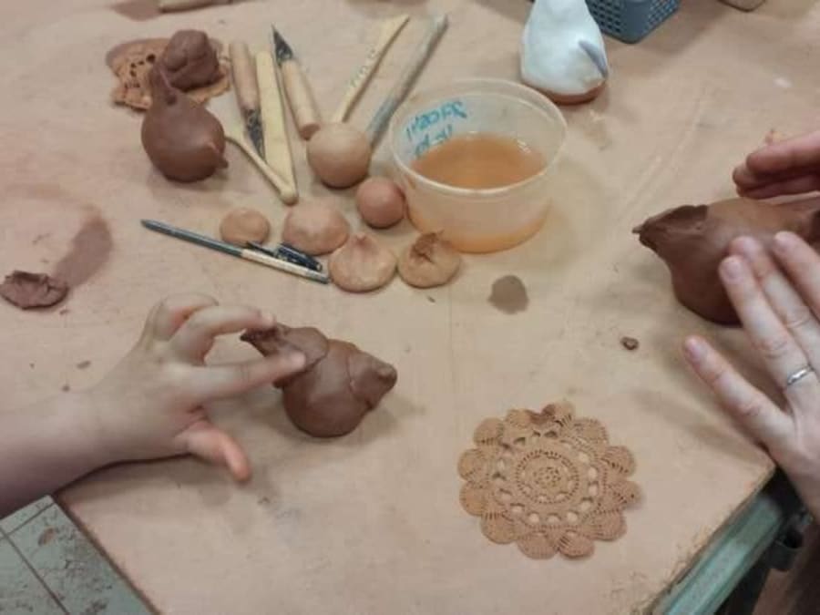 Curso de iniciación a la alfarería para niños en Béziers (34)