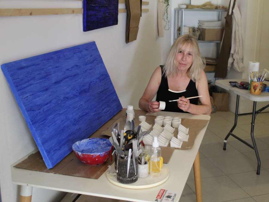 Taller de creación de objetos de hormigón en el distrito 18 de P