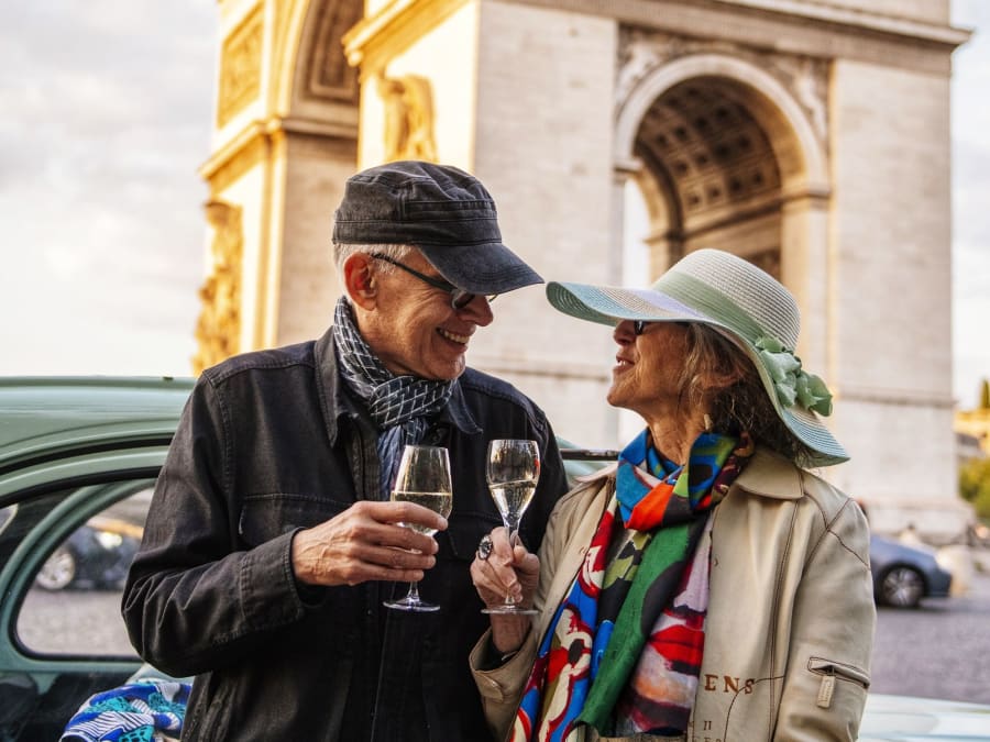 Vintage 2CV tour of iconic Paris landmarks (75)
