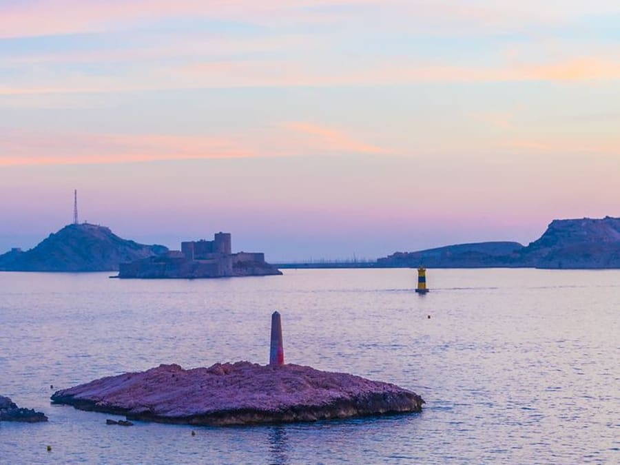 Sunset evening & dinner aboard a catamaran from Marseille