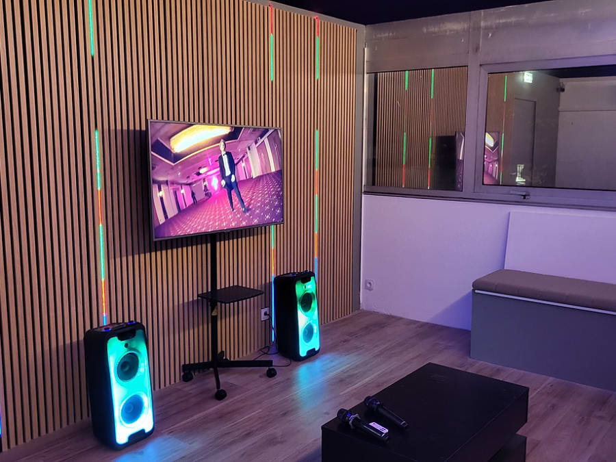 Karaoke in Nice (06)