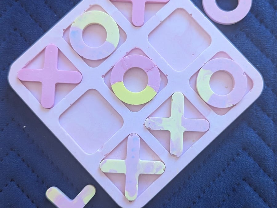 Taller de creación de objetos en resina de jesmonita en Niza (06