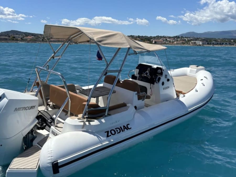 Boat rental for 8 people in Antibes (06)
