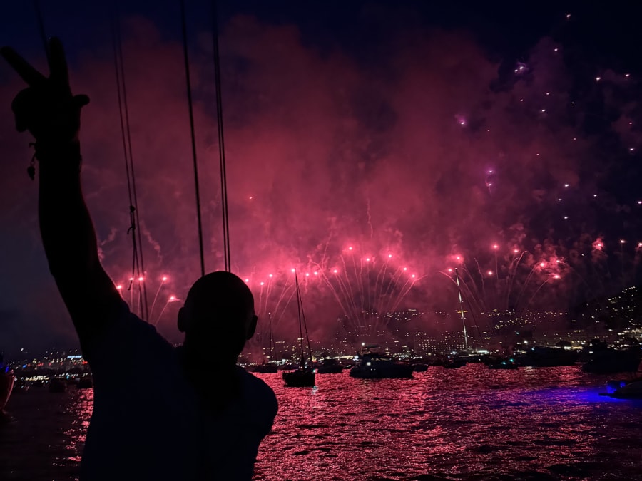 Soirée feux d'artifices à bord d'un voilier à Cannes (06)