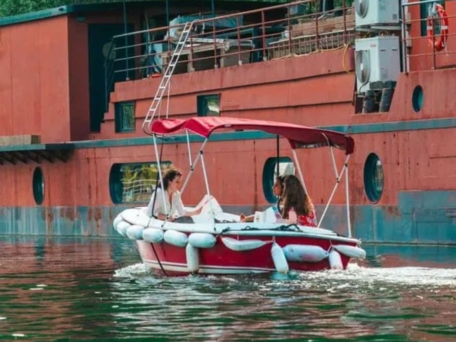 Location de bateau électrique (9 pers. max) à Cergy