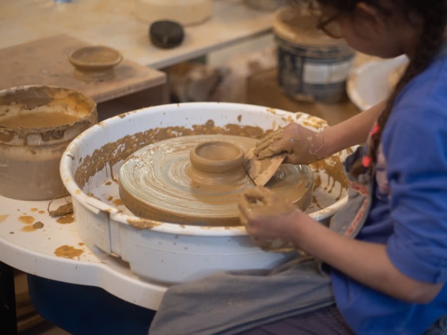 Curso de iniciación a la alfarería para niños en Béziers (34)