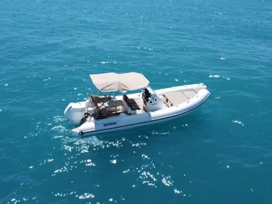 Boat rental for 8 people in Antibes (06)