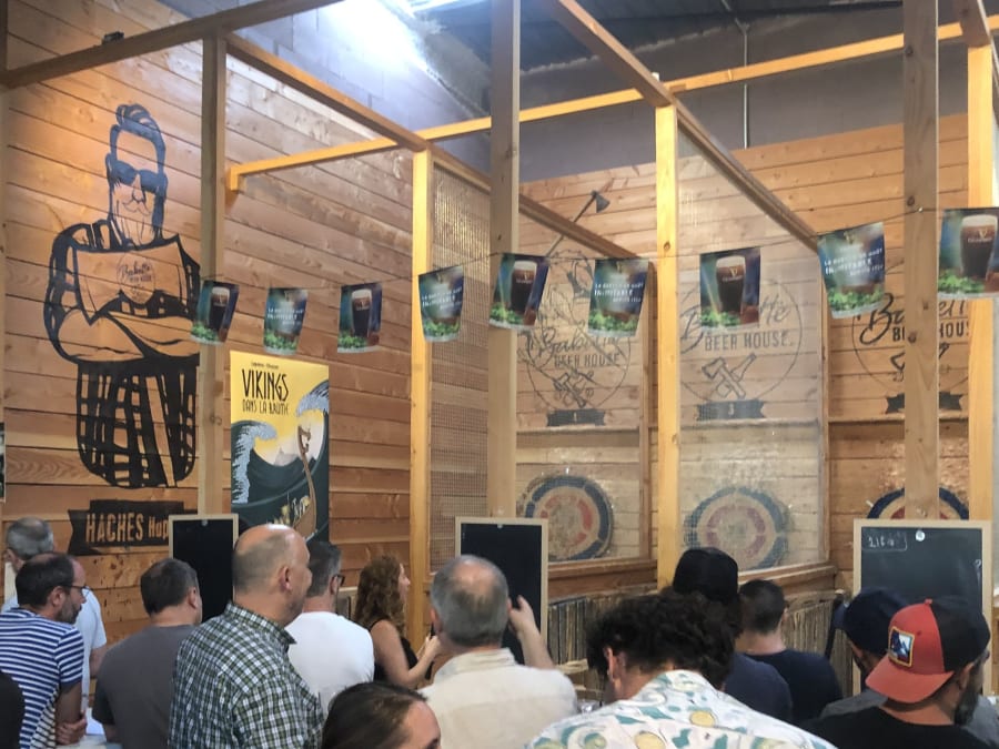 Lanzamiento de hachas en Pau (64)