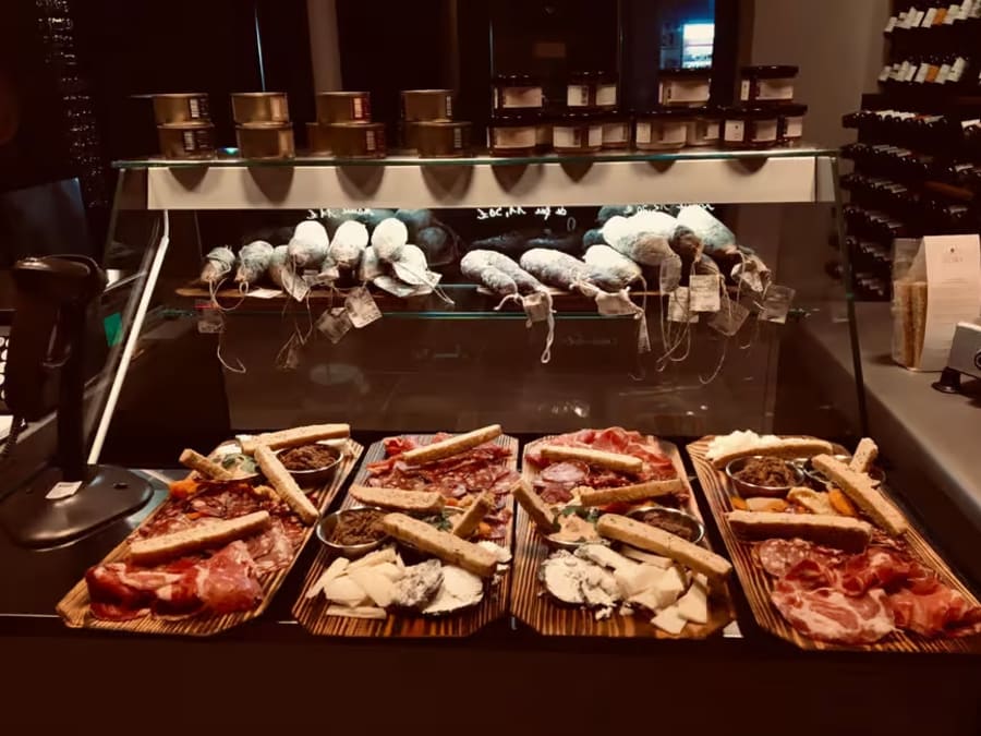 Degustación de vinos en el corazón de la Cave, en el distrito 10