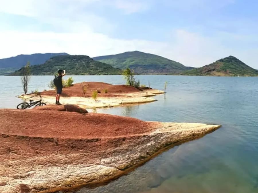 Discover Lac du Salagou by electric bike (34)