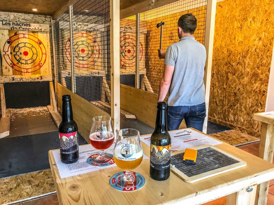 Lanzamiento de hachas en Échirolles, cerca de Grenoble (38)