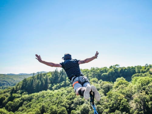 Saut à l’élastique depuis le Viaduc de la Souleuvre : AJ Hackett