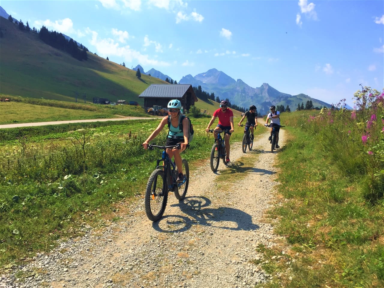 Randonn e encadr e en VTT lectrique autour d Annecy
