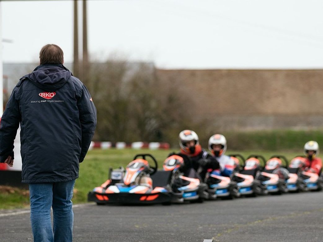 Team Building Karting A Angerville 91 Funbooker