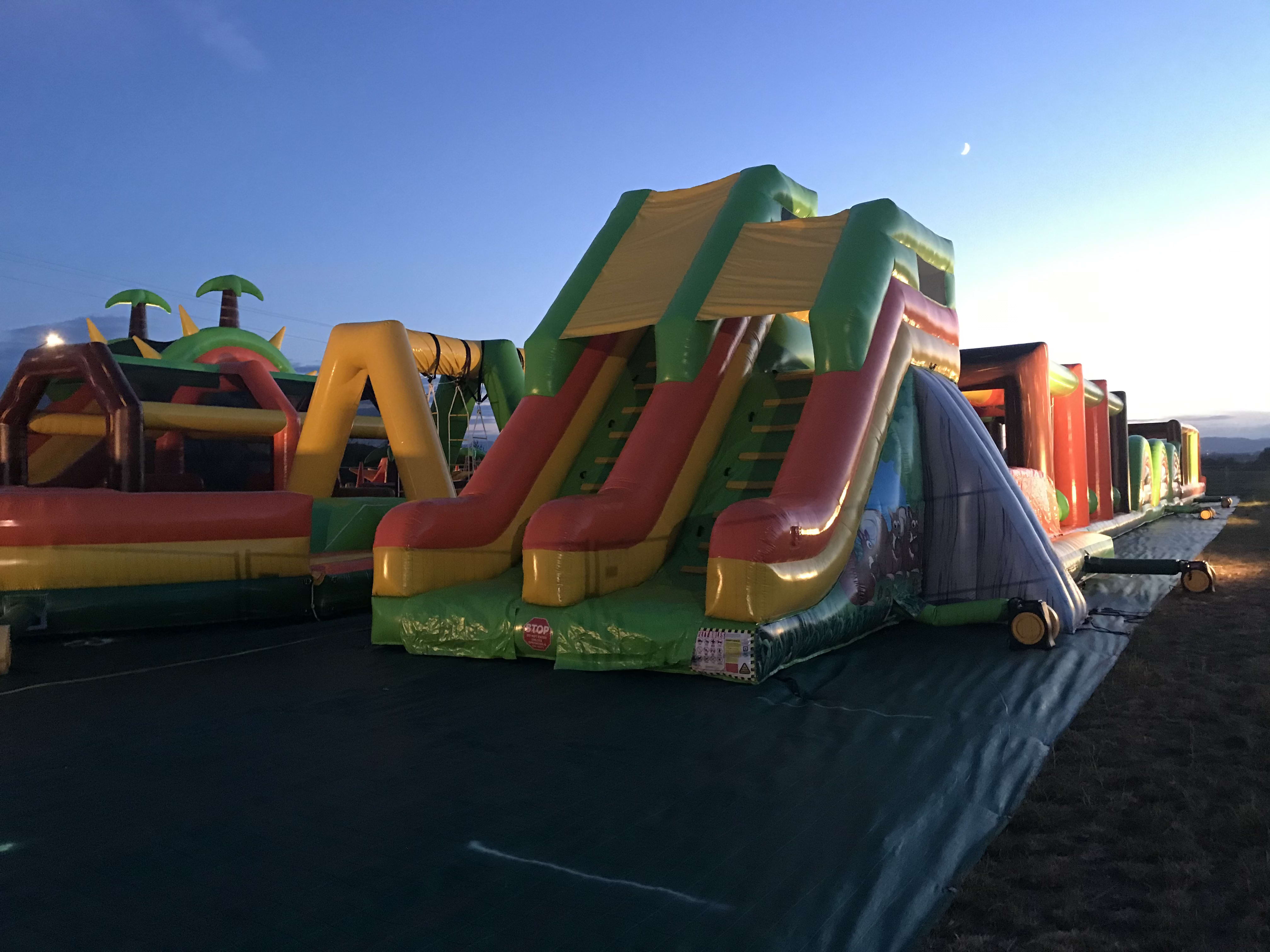 Anniversaire 4 15 Ans Jeux Gonflables Pres De Lyon 69 Funbooker