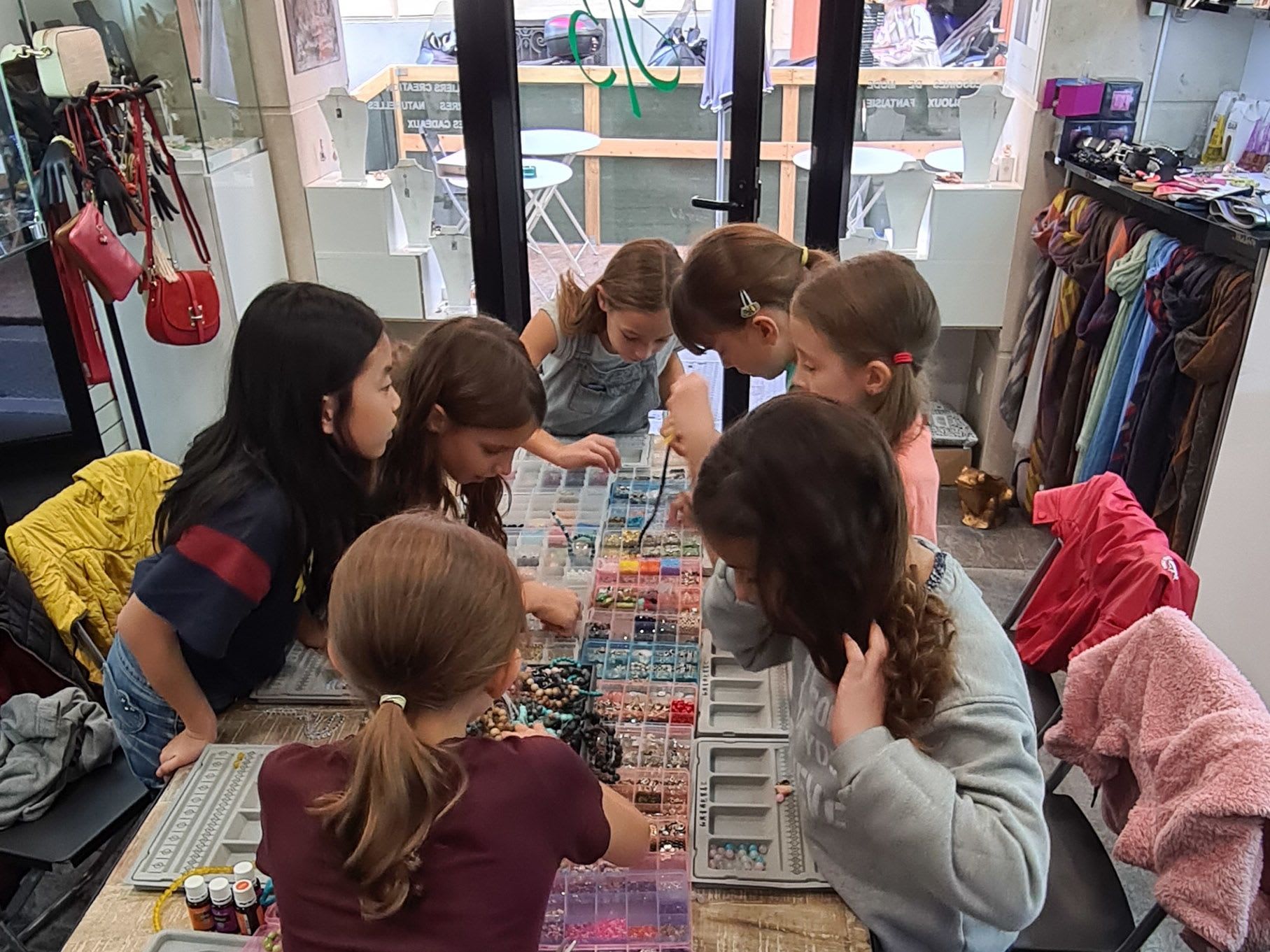 Anniversaire Création de bijoux - 8/16 ans - Paris 16è - Atelier Enfant  Paris 16e