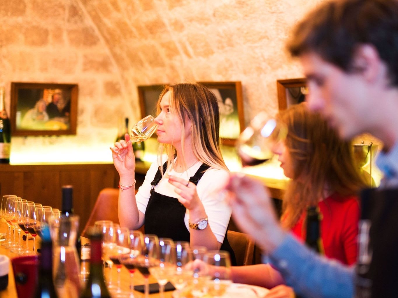 Visite Guidée avec dégustation de vin Premium 🇫🇷 - Caves du Louvre