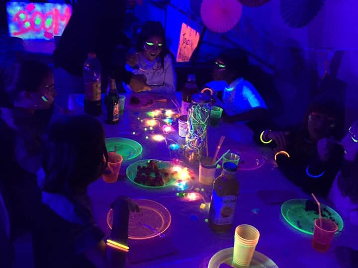 Anniversaire Fluo Party 8 15 Ans A Domicile Idf Funbooker