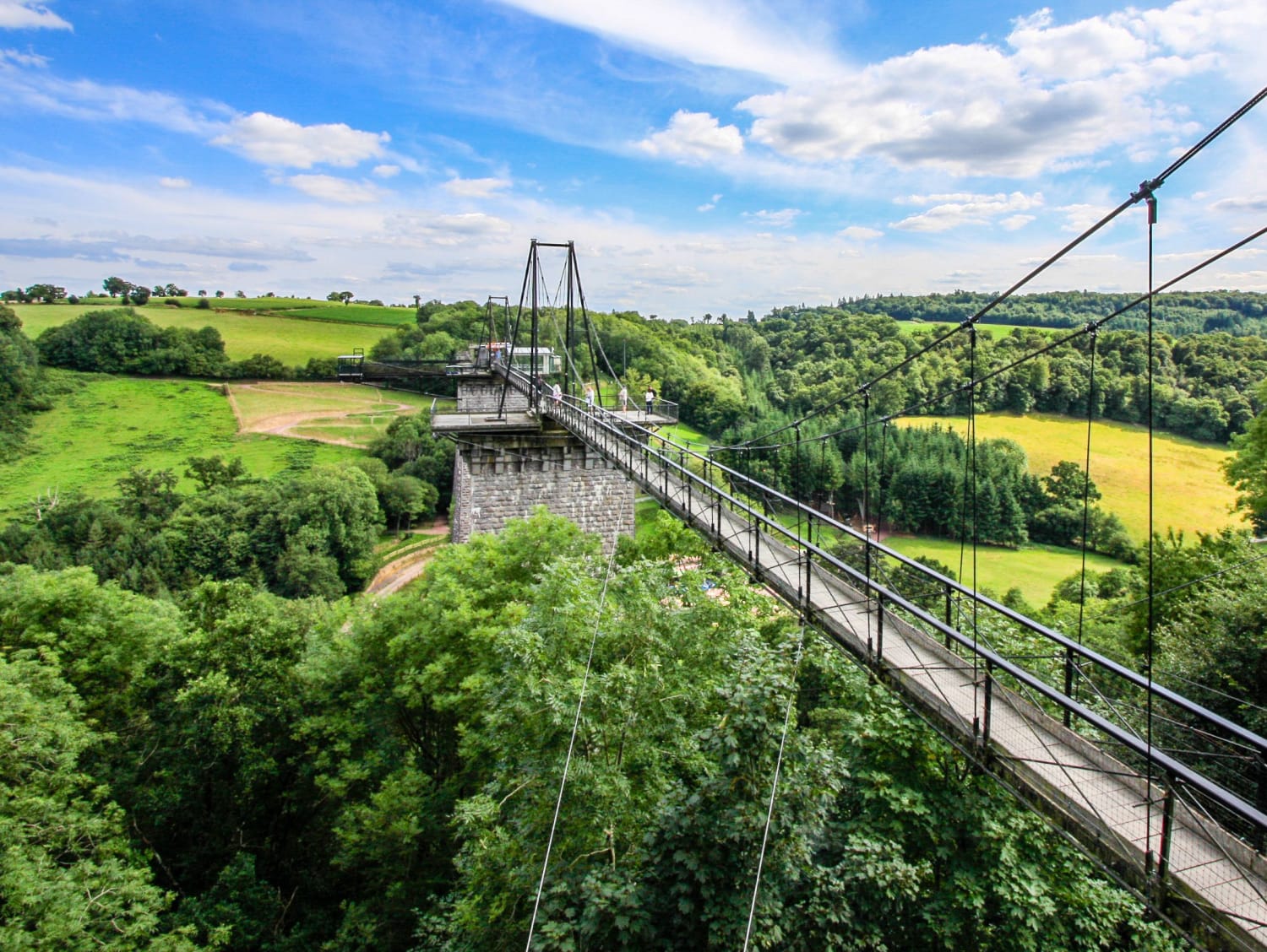 Saut à l’élastique depuis le Viaduc de la Souleuvre : AJ Hackett - Carville