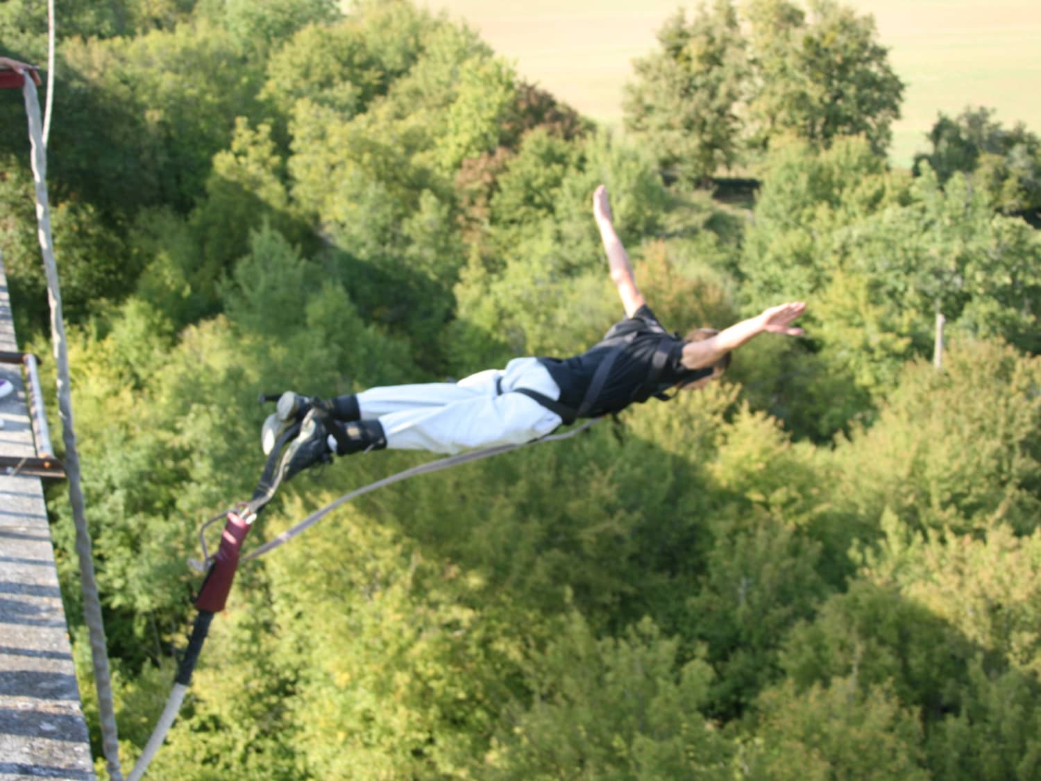 Saut à l’élastique depuis le Viaduc de Druyes les Belles Fontaines : Adrenaline Elastique - Druyes-les-Belles-Fontaines