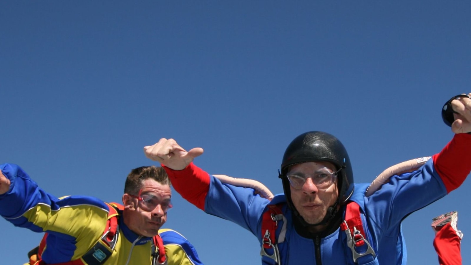 this valley Accountant Peut-on sauter en parachute quand on a des lunettes ? - Blog Funbooker | Le Funzine this valley Accountant Peut-on sauter en parachute quand on a des lunettes ? - Blog Funbooker | Le Funzine