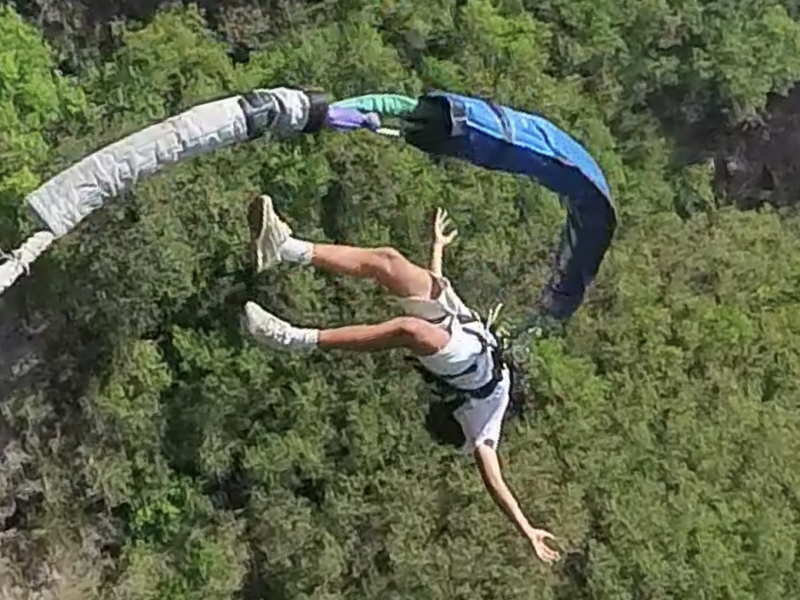 Saut pendulastique au viaduc de la Fontaine à Saint-Leu, format Funbooker, La Réunion