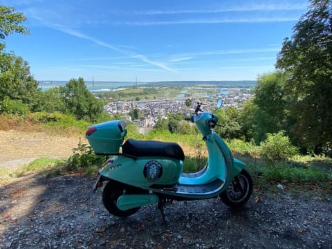 Visite de Distilleries à  scooter électrique à  Honfleur (14)