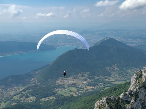 Vol en Parapente à  Doussard au-dessus du lac d'Annecy