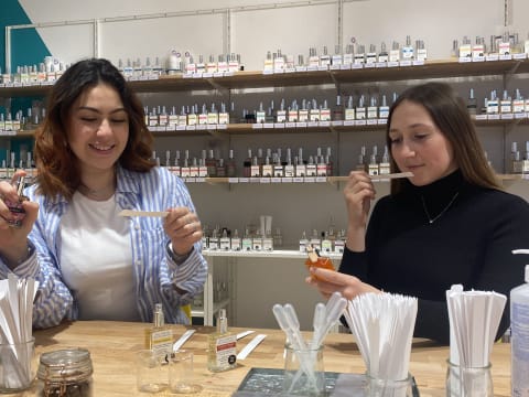 Atelier création de parfum spécial EVJF à  Bordeaux (33)