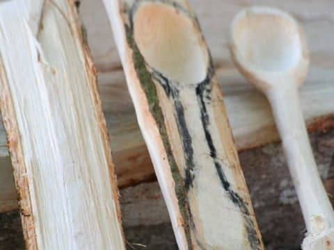 Fabrication d'une cuillère en bois dans les Yvelines (78)