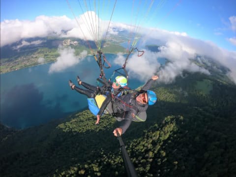 Vol Sensations en parapente au-dessus du lac d'Annecy