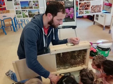 Atelier à  la découverte des Abeilles à  Compans