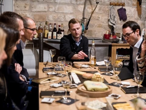 Atelier "L'art des Associations Fromages & Vins" à  Paris 10ème