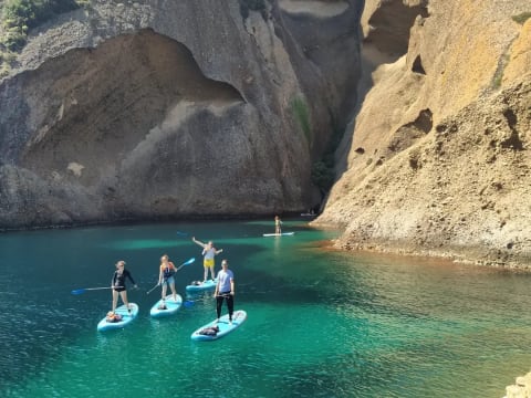 Randonnée guidée en Stand-Up Paddle aux Calanques de La Ciotat