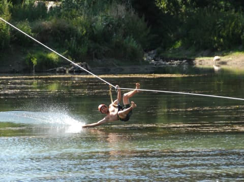 Parc aventure Accrobranche à  Millau au bord du Tarn