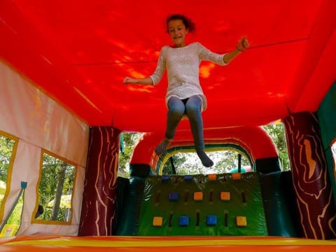 Parc de Jeux gonflables à  Rochetaillée-sur-Saône (69)