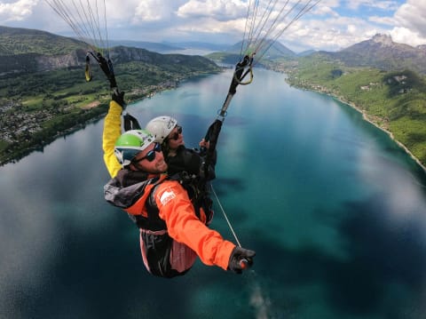 Vol en Parapente dans le ciel d'Annecy (74)