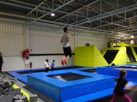 Session Trampoline Park aux PennesMirabeau (13)  Funbooker