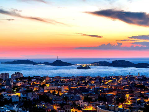 Balade en bateau au coucher du soleil depuis Marseille