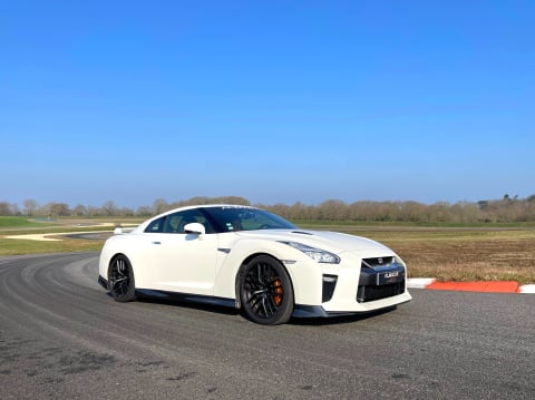 Stage de pilotage Nissan GTR - Circuit d'Issoire (63)