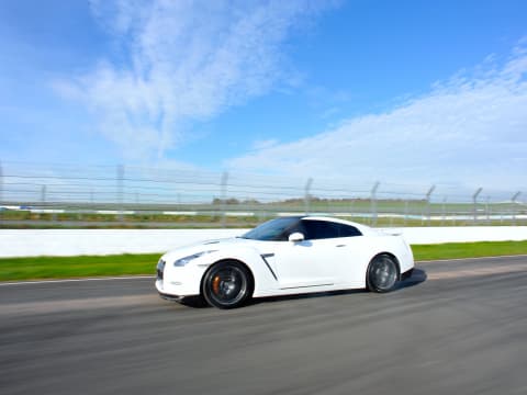 Stage de pilotage en Nissan GTR - Circuit du Luc (83)